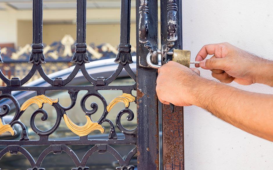 comment ouvrir un verrou de l'extérieur Arles